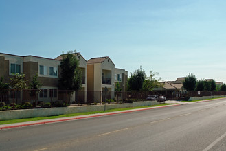 Quail Ridge Apartments in Parlier, CA - Building Photo - Building Photo