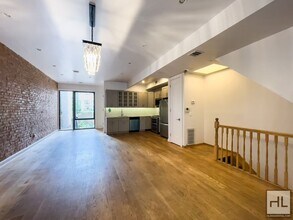 EASTERN PARKWAY / Spacious 4-Bed, 3-Bath D in Brooklyn, NY - Building Photo - Building Photo
