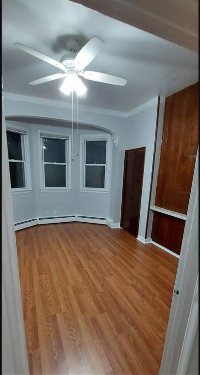 256 Bowers St in Jersey City, NJ - Building Photo - Building Photo