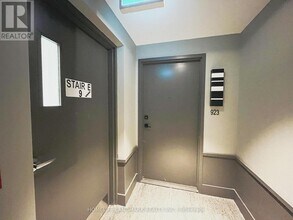 2485 Taunton Rd in Oakville, ON - Building Photo - Building Photo