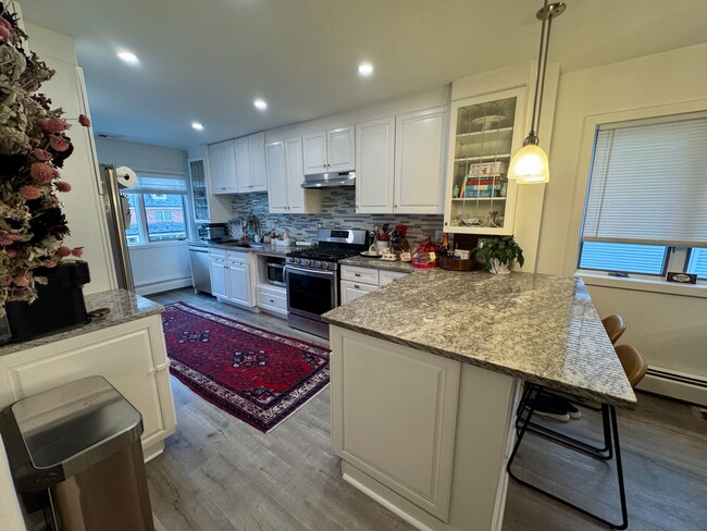 180 Lake Ave, Unit 2-topfloor in Tuckahoe, NY - Building Photo - Building Photo