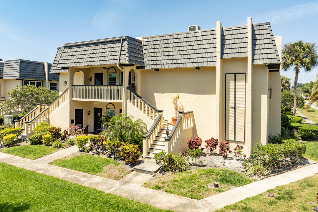 Cordova Greens in Seminole, FL - Building Photo