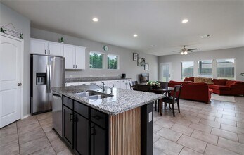 14105 Redwood Forest Trail in Conroe, TX - Building Photo - Building Photo