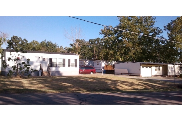 Woodlawn Courts Mobile Home in Denison, TX - Building Photo - Building Photo