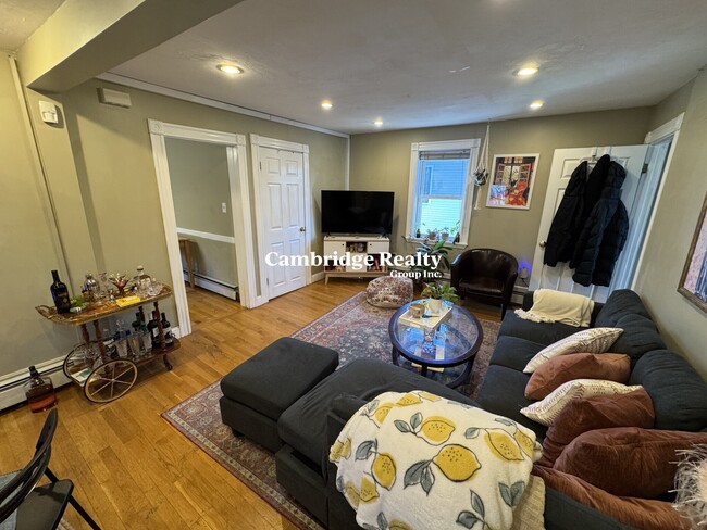 735 Somerville Ave, Unit 3 in Somerville, MA - Building Photo - Building Photo