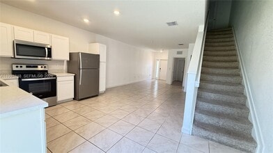 322 NE 1st Ave in Florida City, FL - Building Photo - Building Photo