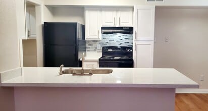 Lakewood Apartments in Tomball, TX - Building Photo - Building Photo