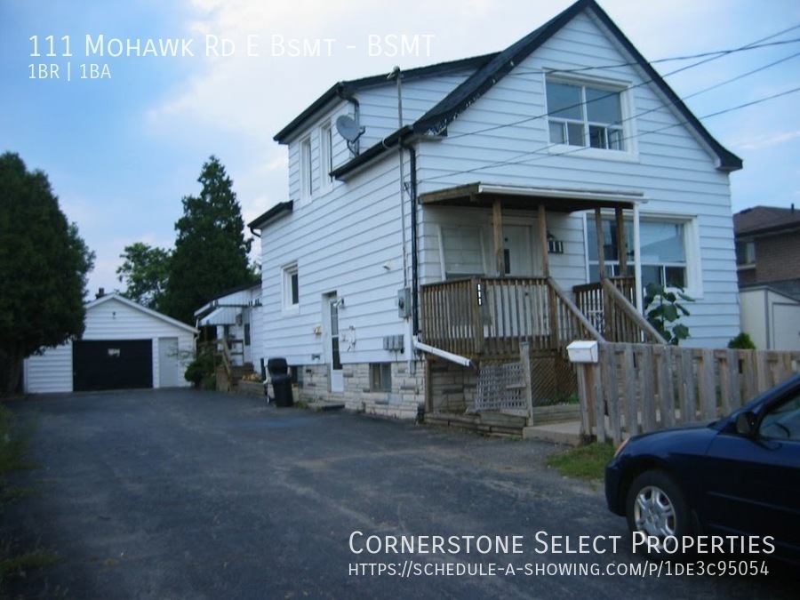 111 Mohawk Rd E in Hamilton, ON - Building Photo