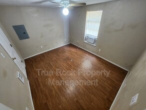 320 W 8th St in Ada, OK - Building Photo - Building Photo