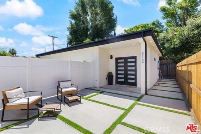 22450 Dolorosa St in Los Angeles, CA - Building Photo - Building Photo