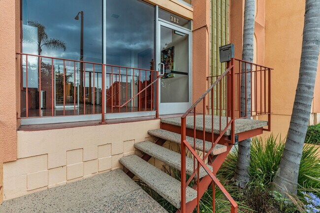 382 Coronado Ave, Unit 102 in Long Beach, CA - Building Photo - Building Photo
