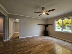 836 Eldin Ave SE in Salem, OR - Building Photo - Building Photo