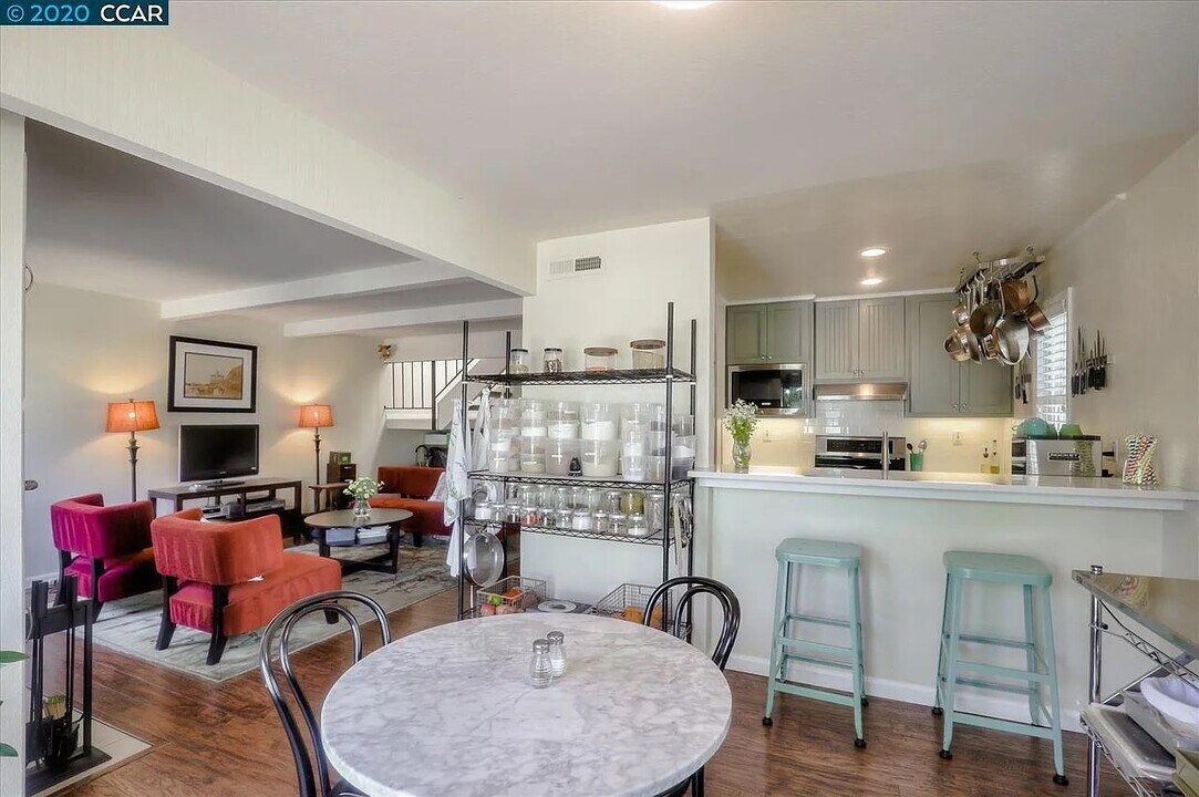 34 Mozden Ln in Pleasant Hill, CA - Building Photo