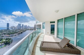 20201 E Country Club Dr, Unit # 2806/07 in Aventura, FL - Building Photo - Building Photo