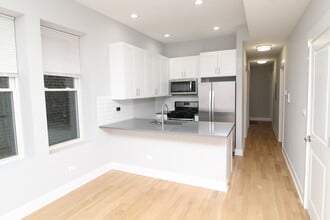 1411 W Taylor St in Chicago, IL - Building Photo - Building Photo