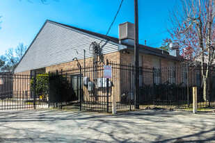 Jackson Hinds Gardens in Houston, TX - Building Photo