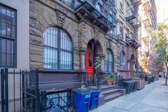 222 E 27th St in New York, NY - Building Photo - Building Photo