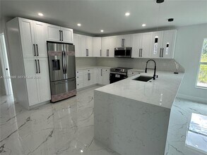 1125 Milwaukee Blvd in Lehigh Acres, FL - Building Photo - Building Photo