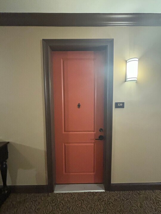 445 W Blount Ave-Unit -Apt 320 in Knoxville, TN - Foto de edificio