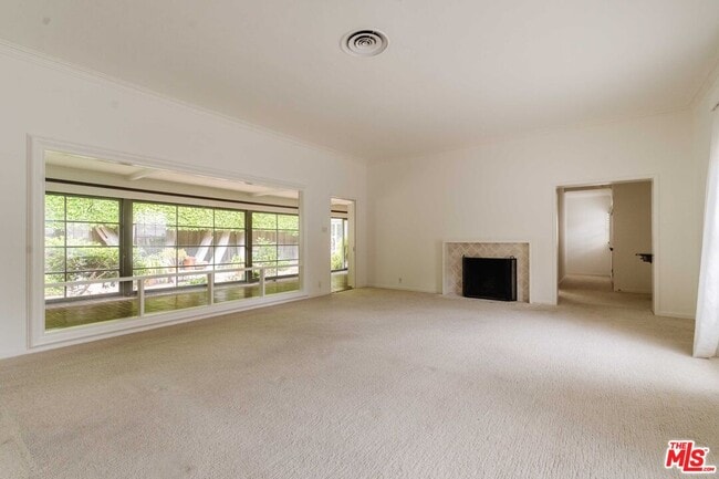 261 S Carmelina Ave in Los Angeles, CA - Building Photo - Building Photo