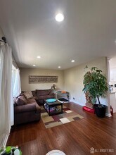 515 Netherwood Ave in Piscataway, NJ - Foto de edificio - Building Photo
