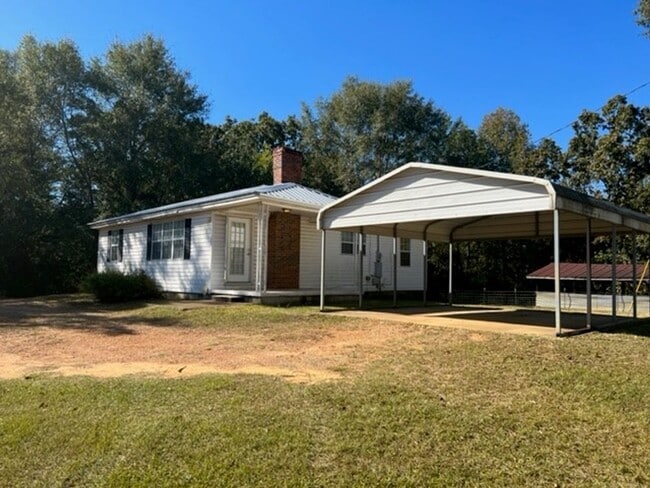 1426 Edgeworth Dr E in Northport, AL - Building Photo - Building Photo