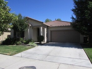 1390 Andleman Ct in Turlock, CA - Building Photo - Building Photo
