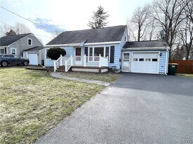 121 Wadsworth Rd in North Syracuse, NY - Building Photo