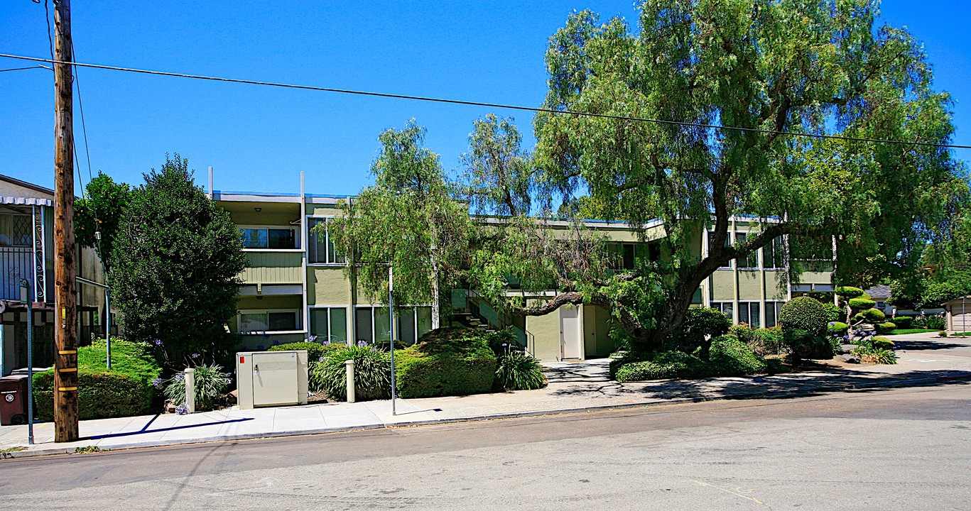 71 Marlow Dr in Oakland, CA - Foto de edificio