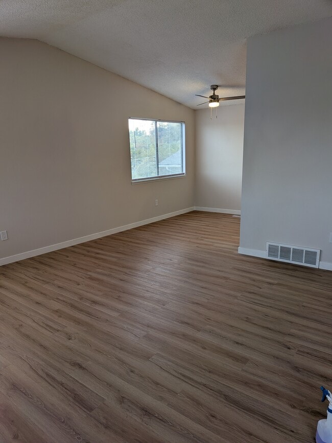 1408 W Cora Ct in Spokane, WA - Building Photo - Building Photo