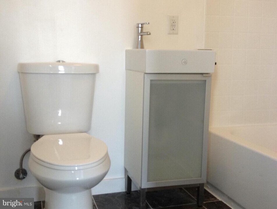 503 S 52nd St in Philadelphia, PA - Building Photo