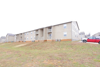 Breckenridge Apartments in West Plains, MO - Building Photo - Building Photo