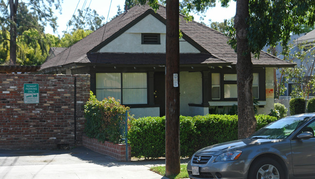 406 Oakland Ave in Pasadena, CA - Building Photo - Building Photo