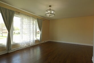 10109 S Kilbourn Ave in Oak Lawn, IL - Building Photo - Building Photo