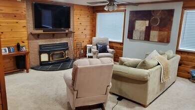 434 S 199th St, Unit 1 in Des Moines, WA - Foto de edificio - Building Photo