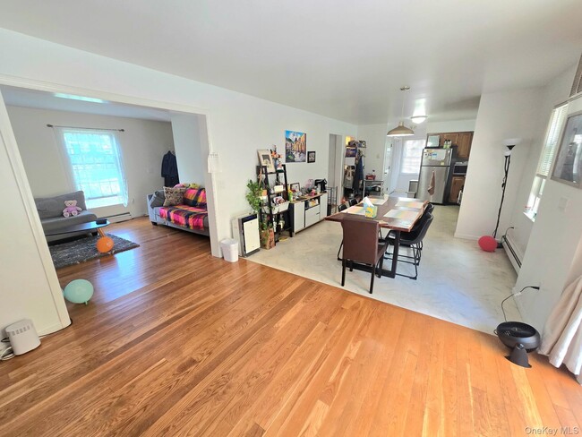 21 Bentay Dr in Harrison, NY - Building Photo - Building Photo