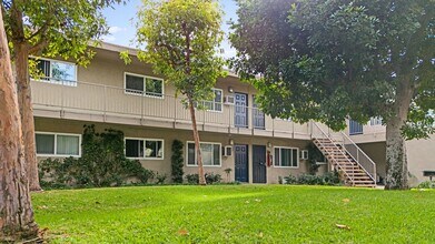 113-201 South Lillie Avenue in Fullerton, CA - Building Photo - Building Photo