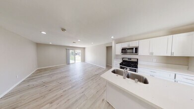 5343 E Falls View Dr in San Diego, CA - Building Photo - Building Photo