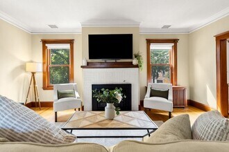 46 Gardner Rd, Unit 2 in Brookline, MA - Foto de edificio - Building Photo