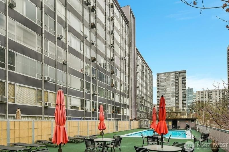 1221 Minor Ave, Unit 602 in Seattle, WA - Building Photo
