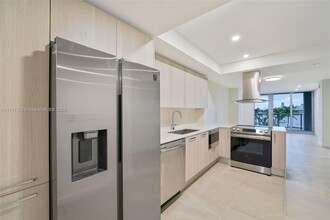 1500 Bay Rd, Unit N-0804 in Miami Beach, FL - Building Photo - Building Photo