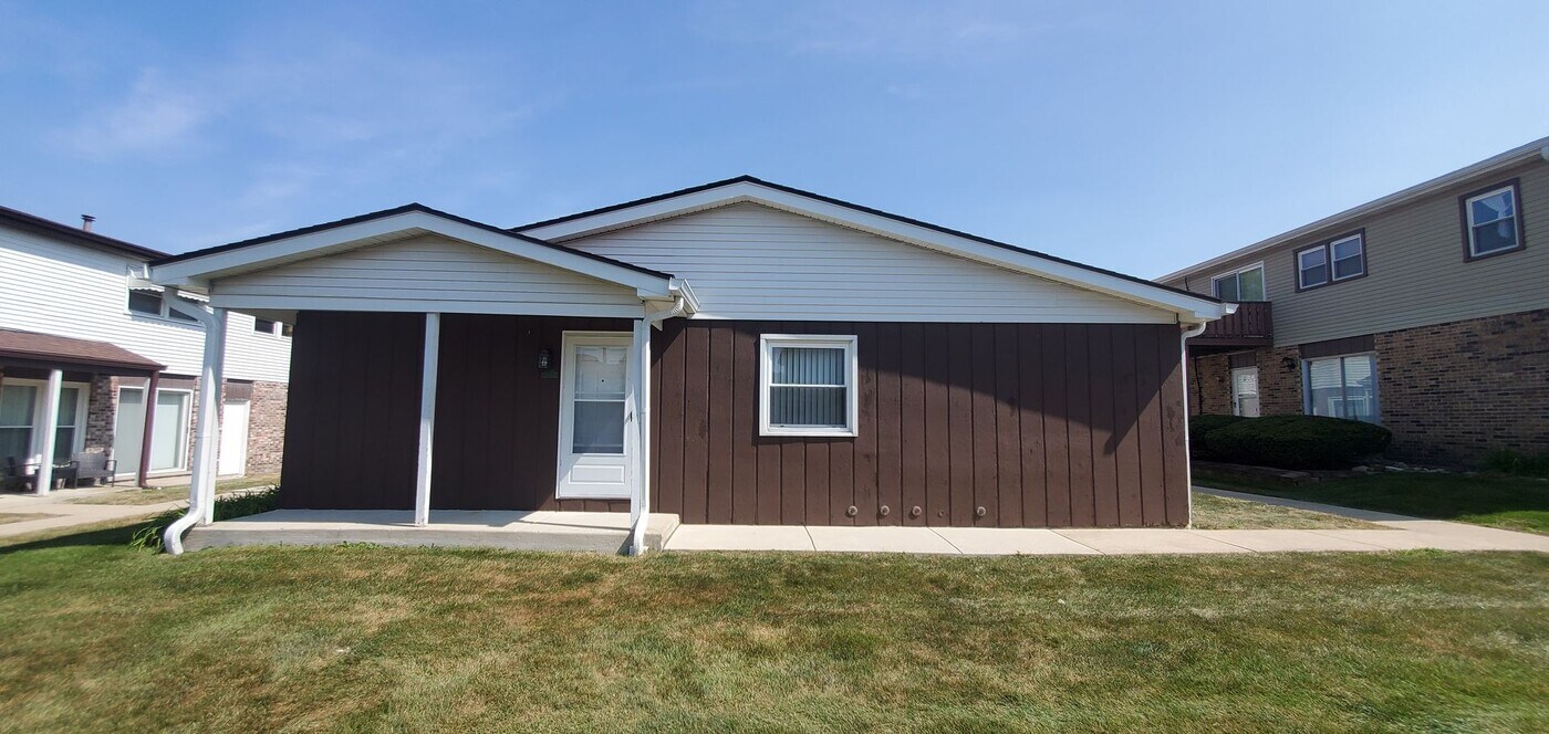 19540 115th Ave in Mokena, IL - Building Photo