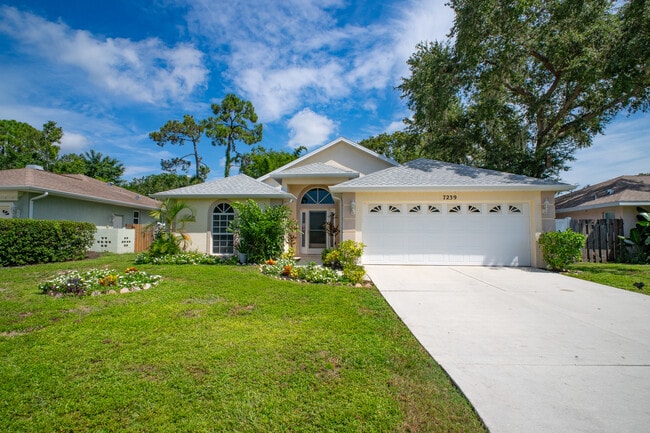 7239 Rangi Dr in Sarasota, FL - Building Photo - Building Photo