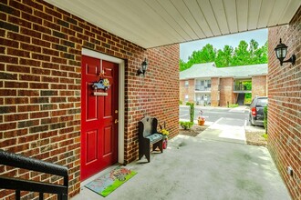 Sweet Rebecca's Apartments in Pinehurst, NC - Foto de edificio - Building Photo