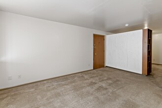 5625 15th Ave NE in Seattle, WA - Building Photo - Building Photo