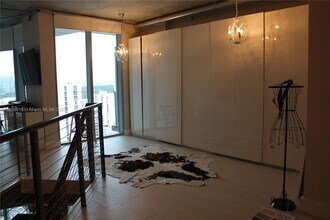 690 SW 1st Ct, Unit 2327 in Miami, FL - Building Photo - Building Photo