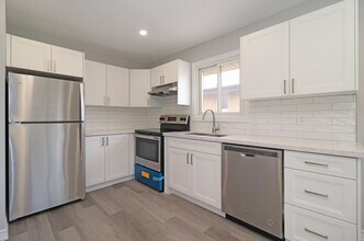 6 Rockcliffe St in Oshawa, ON - Building Photo - Building Photo