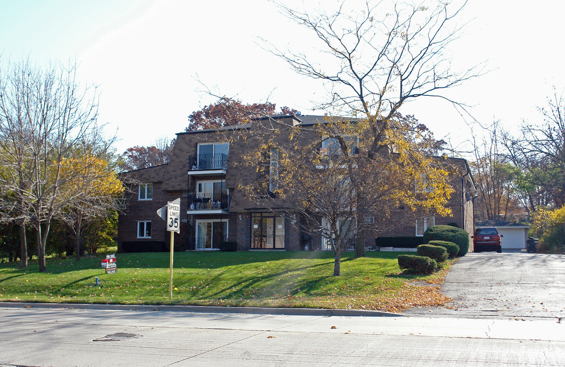 8231 S Archer Ave in Willow Springs, IL - Foto de edificio