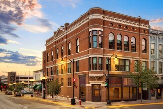 329 Jay St, Unit 204 in La crosse, WI - Foto de edificio - Building Photo