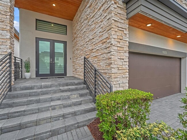 10250 NW 76th Terrace in Doral, FL - Building Photo - Building Photo